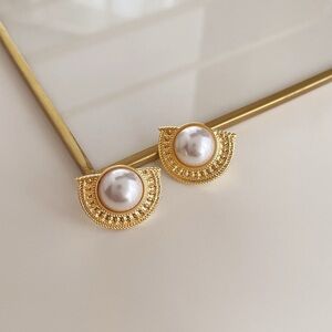 Vintage Antique Style Earrings With Silver Needle